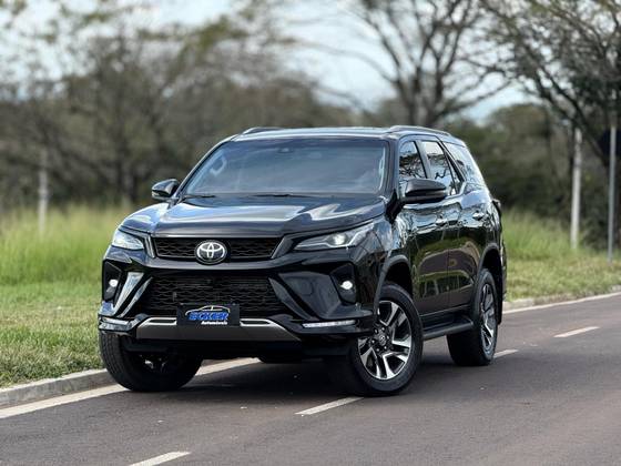 TOYOTA HILUX SW4 2024