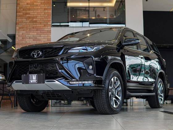 TOYOTA HILUX SW4 2024