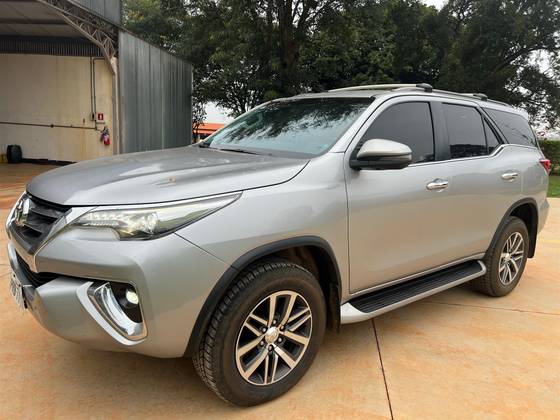 TOYOTA HILUX SW4 2019