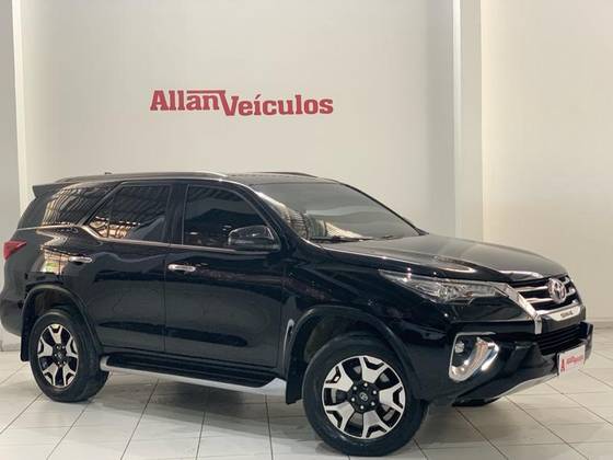 TOYOTA HILUX SW4 2020