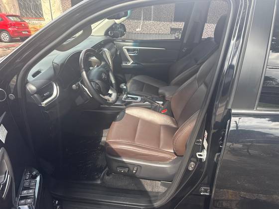 TOYOTA HILUX SW4 2019