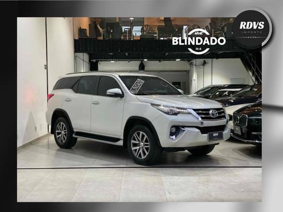 TOYOTA HILUX SW4 2016