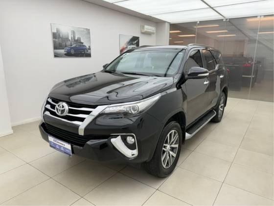 TOYOTA HILUX SW4 2017