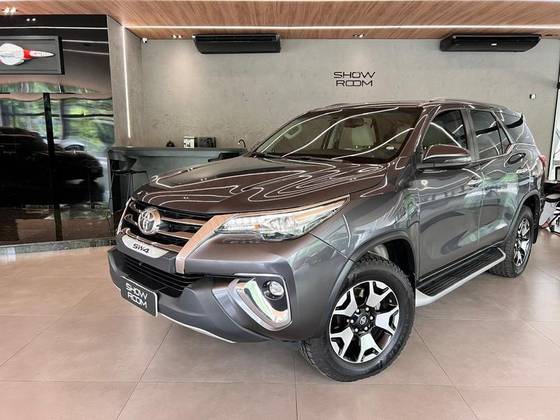 TOYOTA HILUX SW4 2019