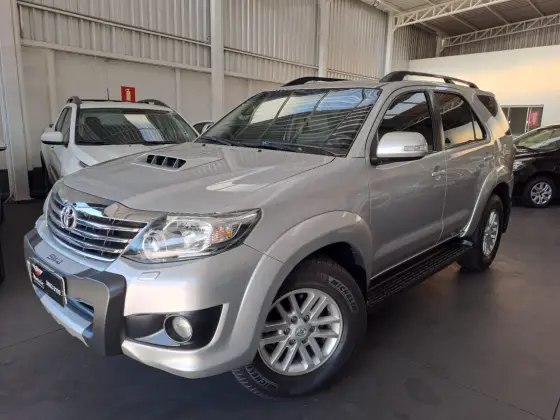 TOYOTA HILUX SW4 2014