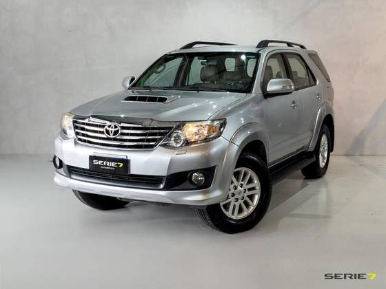 TOYOTA HILUX SW4 2015