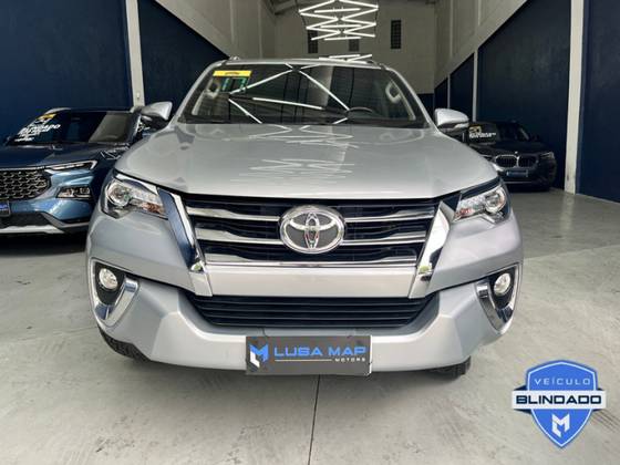 TOYOTA HILUX SW4 2017