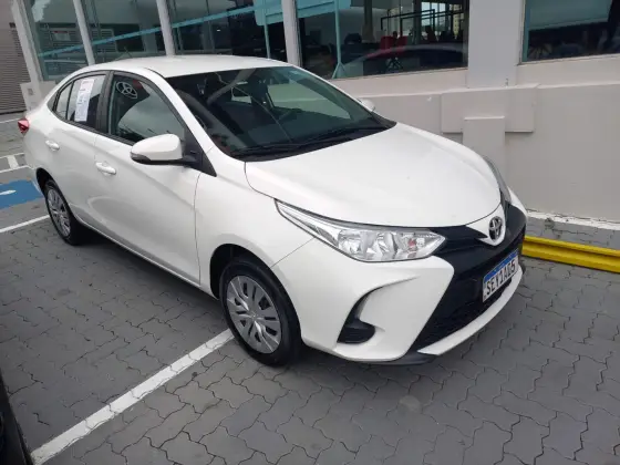 TOYOTA YARIS 2024