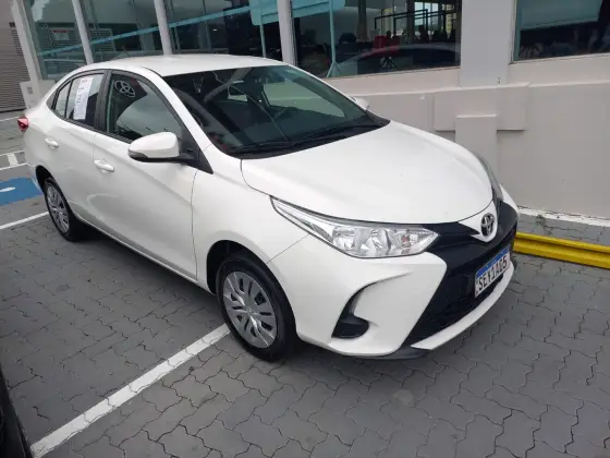 TOYOTA YARIS 2024