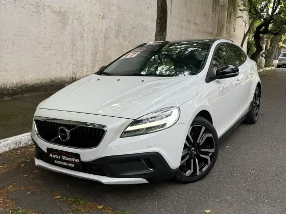 VOLVO V40 2017