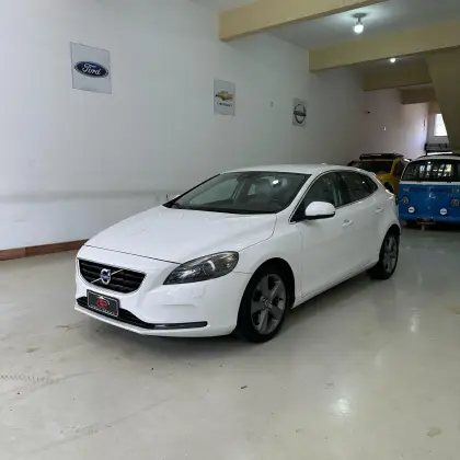 VOLVO V40 2014