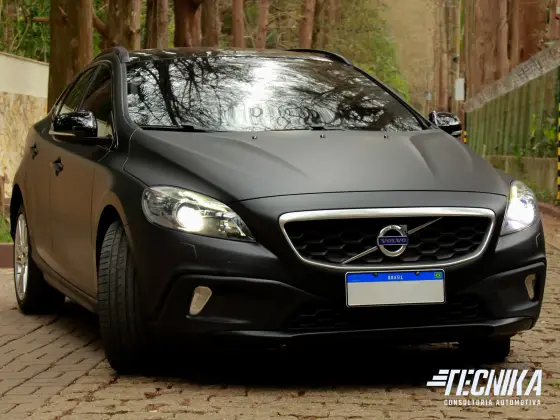 VOLVO V40 2016