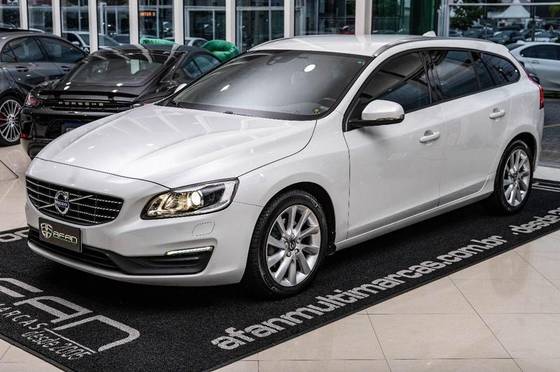 VOLVO V60 2015