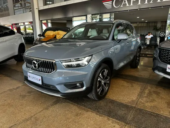 VOLVO XC40 2021
