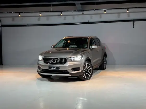 VOLVO XC40 2021