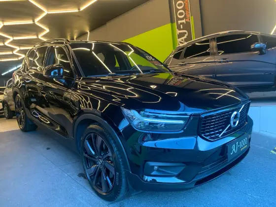 VOLVO XC40 2022
