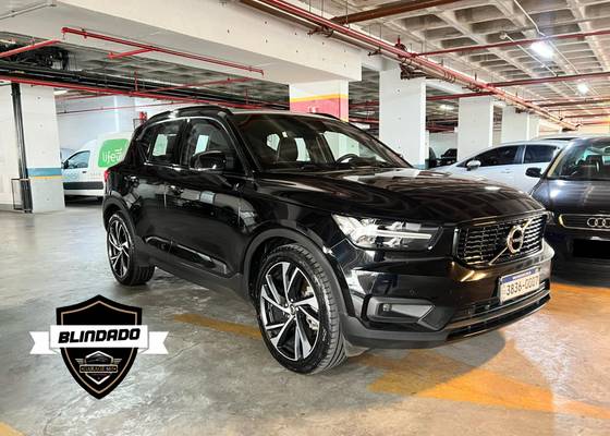 VOLVO XC40 2021