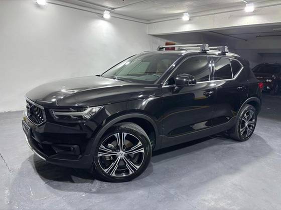VOLVO XC40 2021