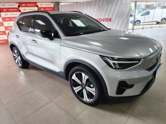 VOLVO XC40 2023