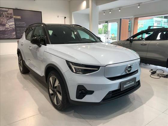 VOLVO XC40 2024