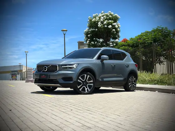VOLVO XC40 2021