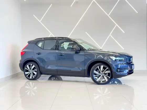 VOLVO XC40 2022