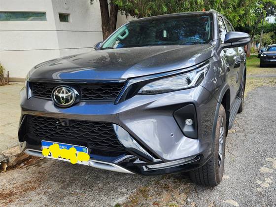 TOYOTA HILUX SW4 2024