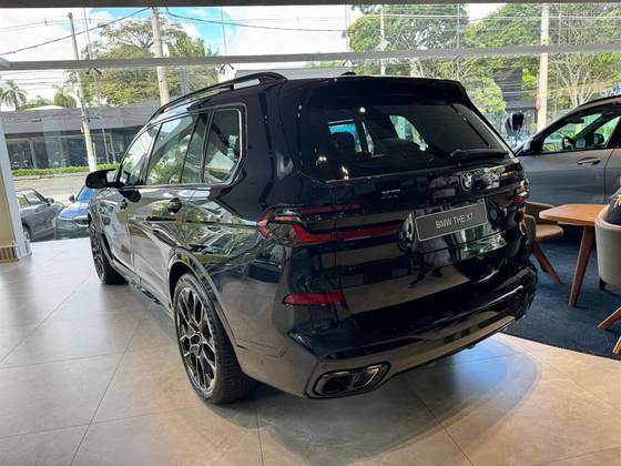 BMW X7 2025