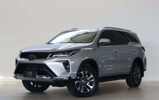 TOYOTA HILUX SW4 2025