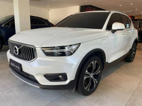 VOLVO XC40 2021