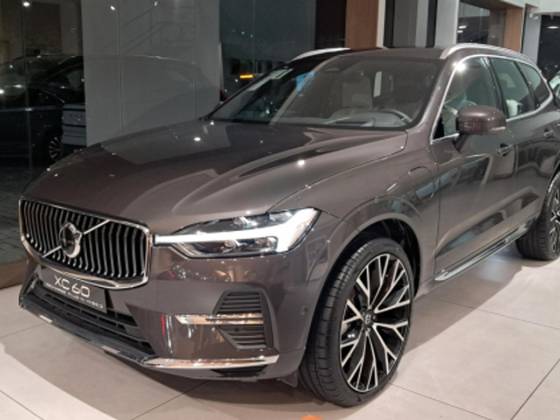 VOLVO XC60 2025
