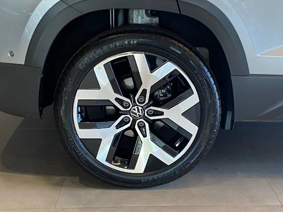 VOLKSWAGEN TAOS 2024