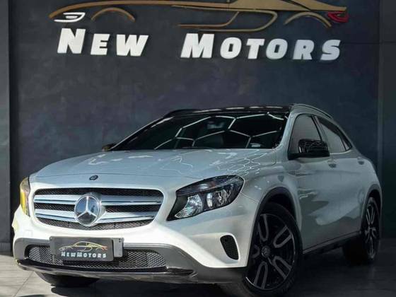MERCEDES-BENZ GLA 200 2015
