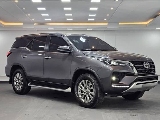 TOYOTA HILUX SW4 2023