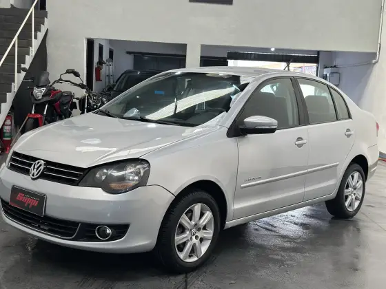 VOLKSWAGEN POLO SEDAN 2013