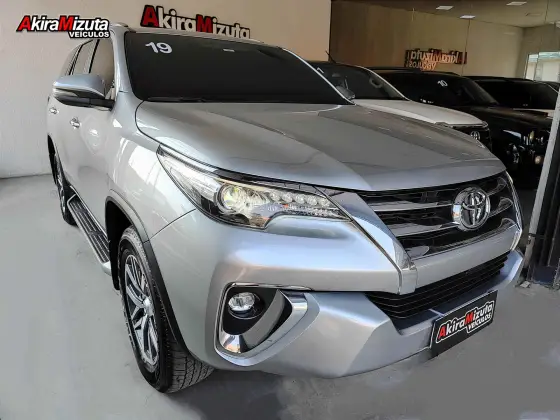 TOYOTA HILUX SW4 2019