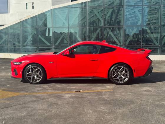 FORD MUSTANG 2024