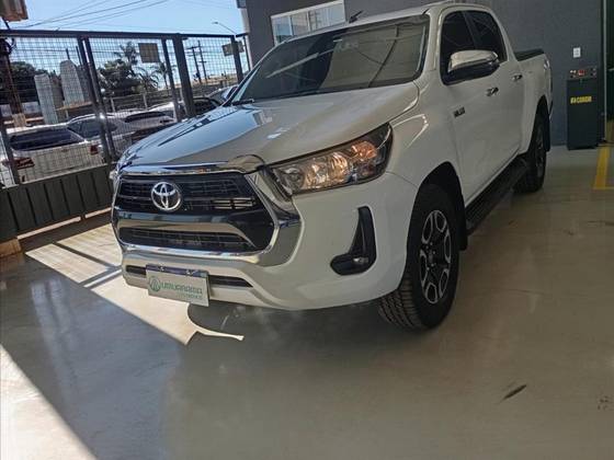 TOYOTA HILUX 2024