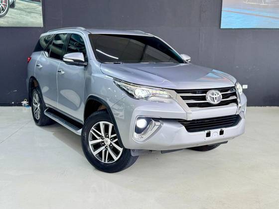 TOYOTA HILUX 2016
