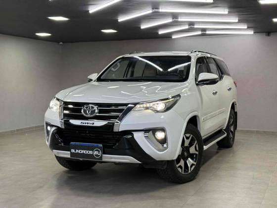TOYOTA HILUX SW4 2019