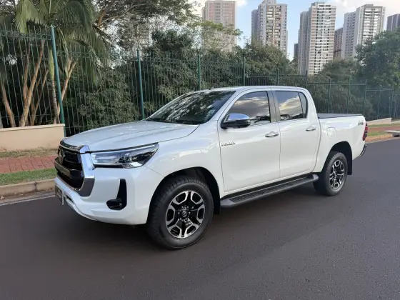 TOYOTA HILUX 2022