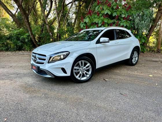 MERCEDES-BENZ GLA 200 2015