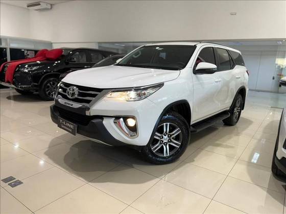 TOYOTA HILUX SW4 2018