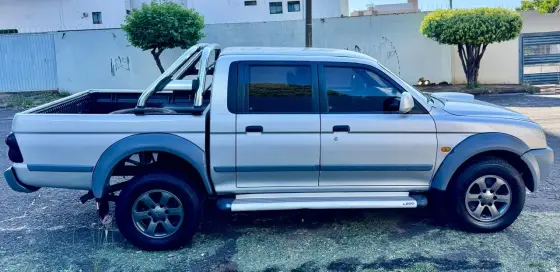 MITSUBISHI L200 2010