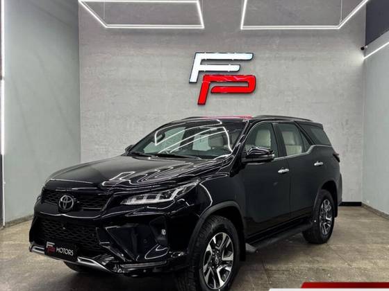 TOYOTA HILUX SW4 2024