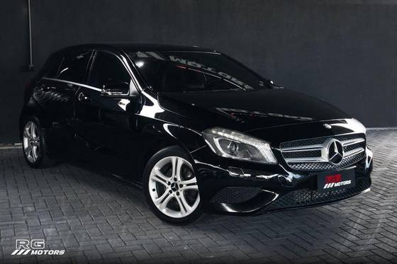 MERCEDES-BENZ A 200 2015