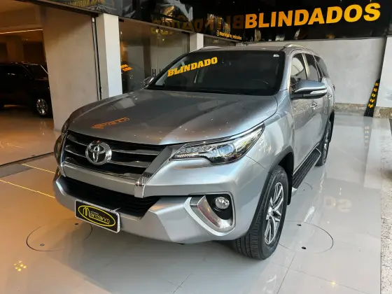 TOYOTA HILUX SW4 2017