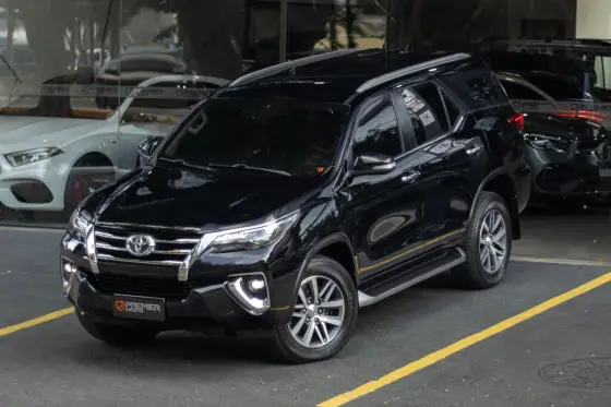 TOYOTA HILUX SW4 2019