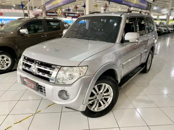 MITSUBISHI PAJERO FULL 2012