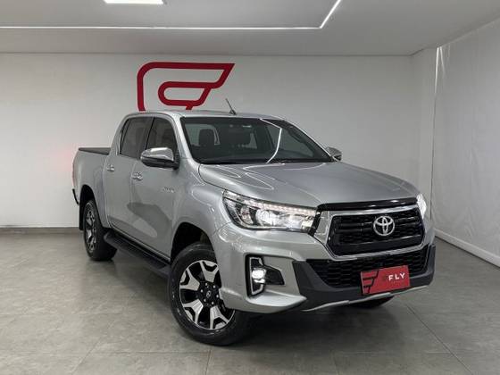 TOYOTA HILUX 2019